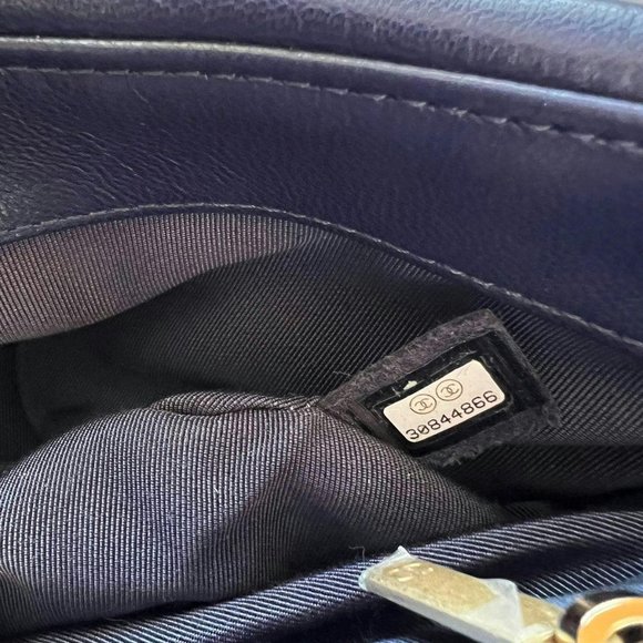 Chanel 19 small lambskin bag - Picture 4 of 8